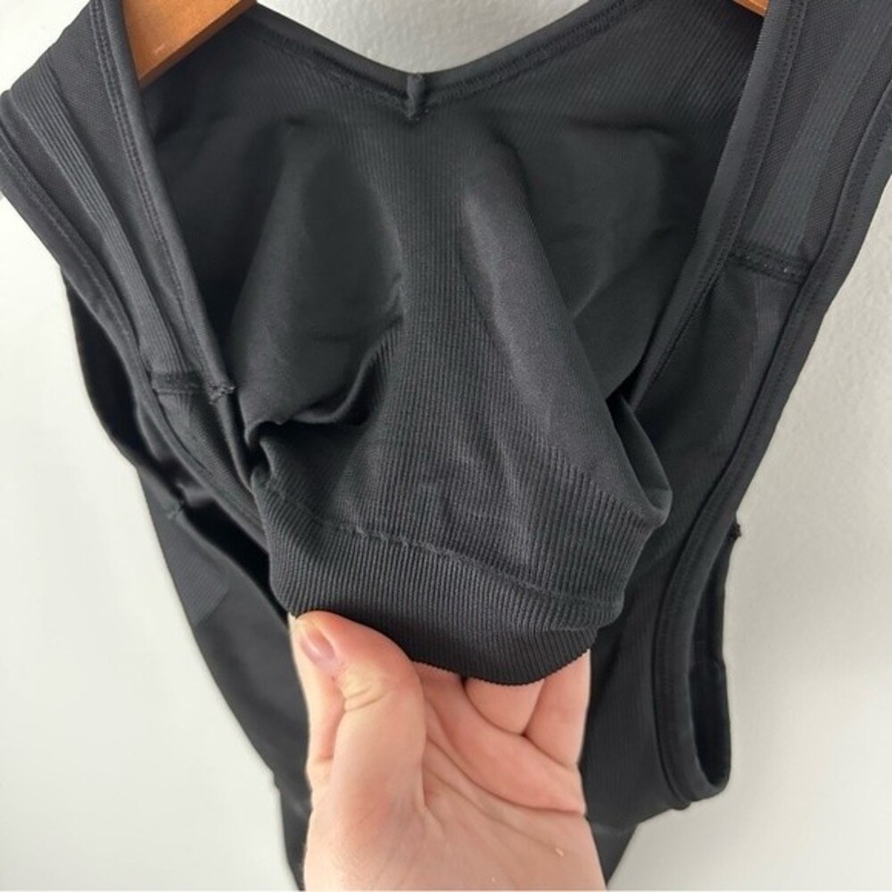 Lululemon Black V-Neck Racerback Tank Workout Gym Activewear Training - Picture 10 of 13